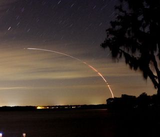 Bella imagen del lanzamiento del COMSAT 
