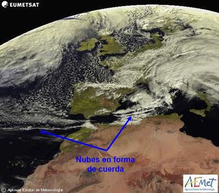 Imagen única: nubes en forma de cuerda (2-2-2013)