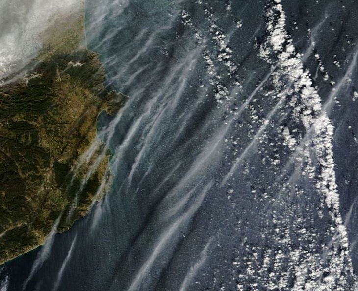 Imagen originaria del satélite Terra: https://lance-modis.eosdis.nasa.gov/imagery/subsets/?subset=AERONET_Barcelona.2013034.terra.250m.jpg