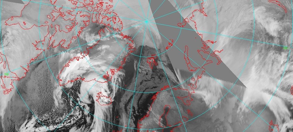 Ídem pero mosaico de imágenes de satélites polares para el día 8 de febrero de 2017 a las 12 UTC. Ídem pero mosaico de imágenes de satélites polares para el día 8 de febrero de 2017 a las 12 UTC. La borrasca cerca de Groenlandia inyecta aíre cálido en la zona del Polo Norte.