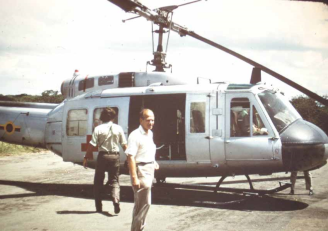 Imagen 1.- Herbert Riehl arribando al campo de observaciones en Carrizal, Venezuela 1972.