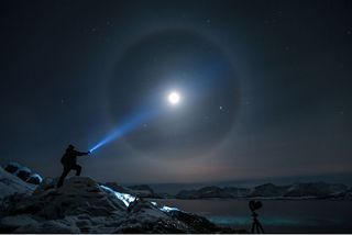 Halo lunar y efecto de la linterna