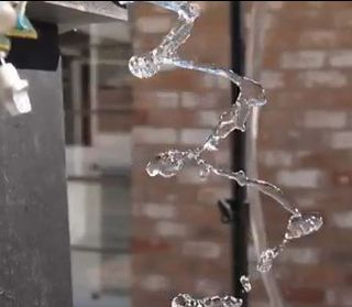 Agua divertida y experimento de sonido