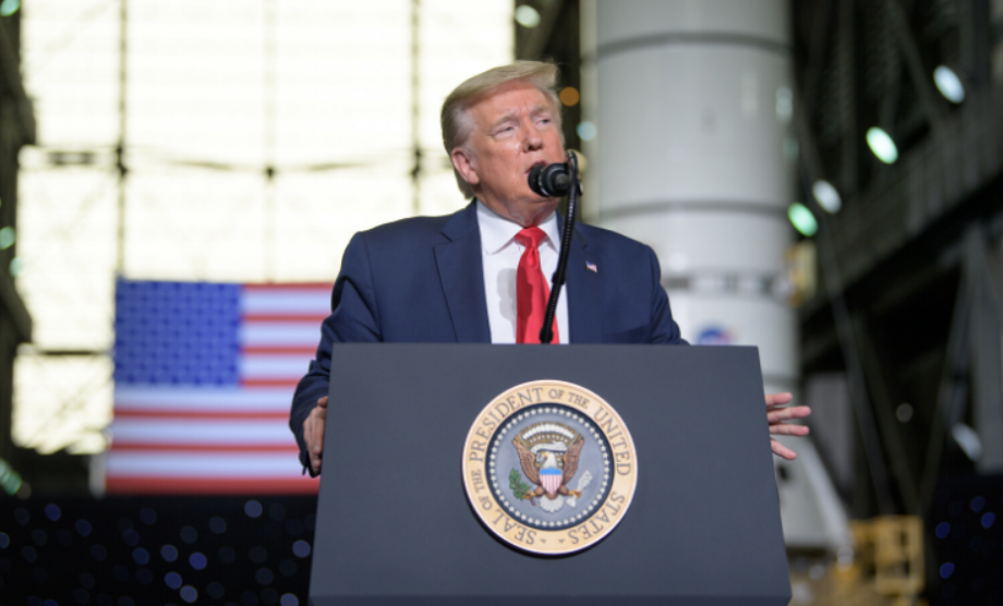 Imagen de Donald Trump en una visita a un centro de la NASA en su anterior legislatura.