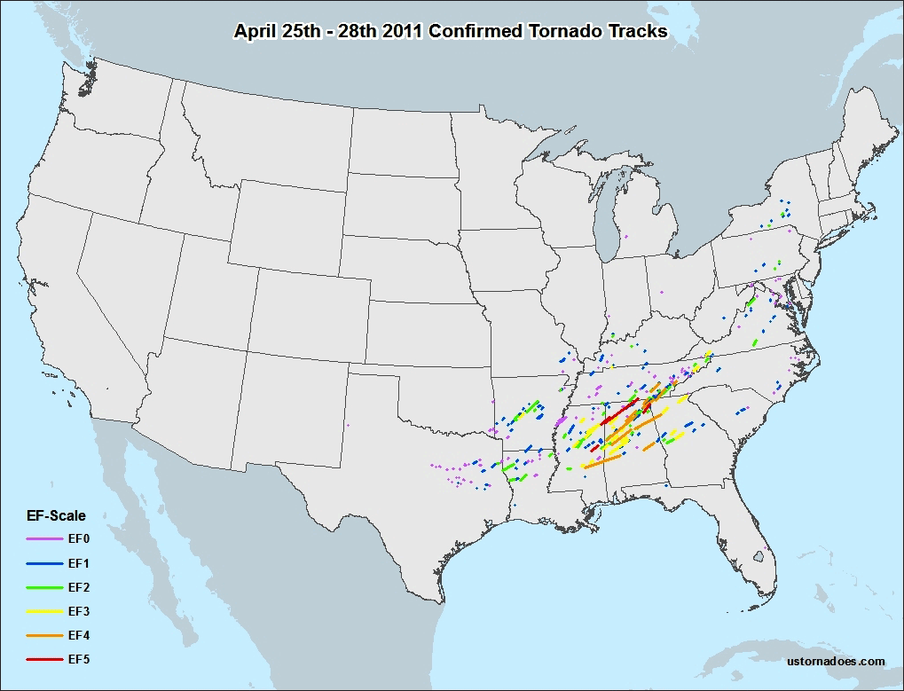 Trayectoria de los tornados de las fechas señaladas y destrozos en una población de Alabama.