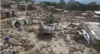 Derrumbes e inundaciones causan devastación en Colombia
