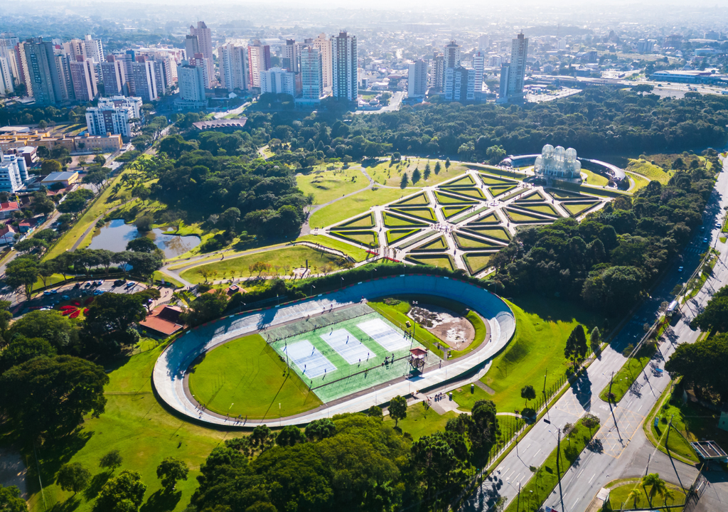 Curitiba, en Brasil, es el clásico latinoamericano del urbanismo verde.