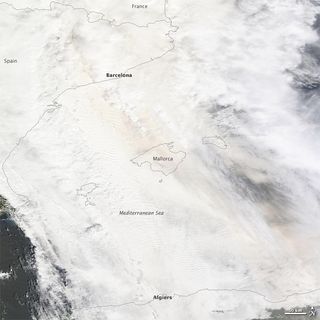 Imagen única: polvo y nubes sobre Baleares