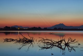 Cielo despejado al atardecer y planetas