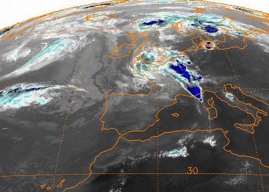 Imagen IR realizada de las 20:30 UTC del 9 de agosto de 1992 Imagen IR realizada de las 20:30 UTC del 9 de agosto de 1992