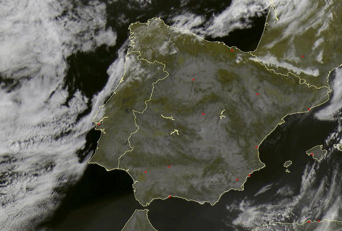 Las nubes bajas del sur de Francia no son bien reproducidas por el modelo HARMONIE-AROME, arriba, si la comparamos con la imagen VIS de la misma hora del día 3 de agosto de 2017 a las 11 h.l. peninsular