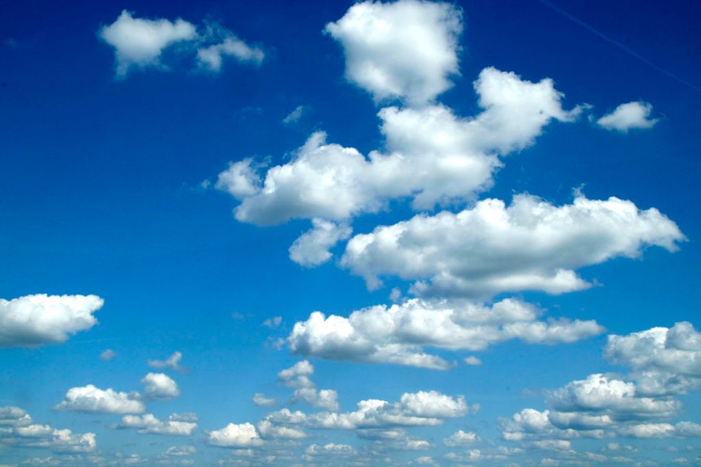 La determinación de la cobertura nubosa, no está exenta de dificultad. Tradicionalmente se ha venido estimando a simple vista por observadores humanos experimentados.