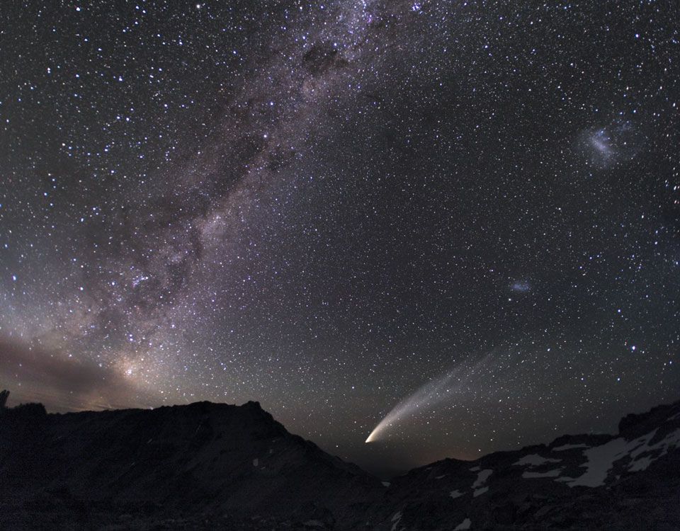 Tres Galaxias y un cometaMiloslav Druckmuller (Universidad Tecnológica de Brno)