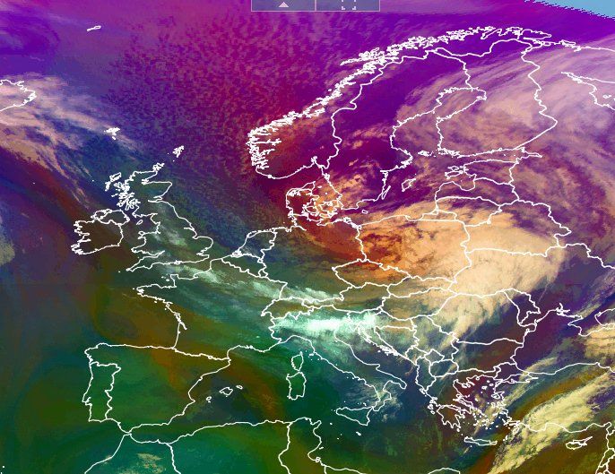 La poderosa borrasca se muestra en esta imagen de las 07 UTC del 29 de octubre con su centro en Polonia y su intensa y marcada descarga de aire frío en la imagen de “masa de aire” de EUMETSAT La poderosa borrasca se muestra en esta imagen de las 07 UTC del 29 de octubre con su centro en Polonia y su intensa y marcada descarga de aire frío en la imagen de “masa de aire” de EUMETSAT