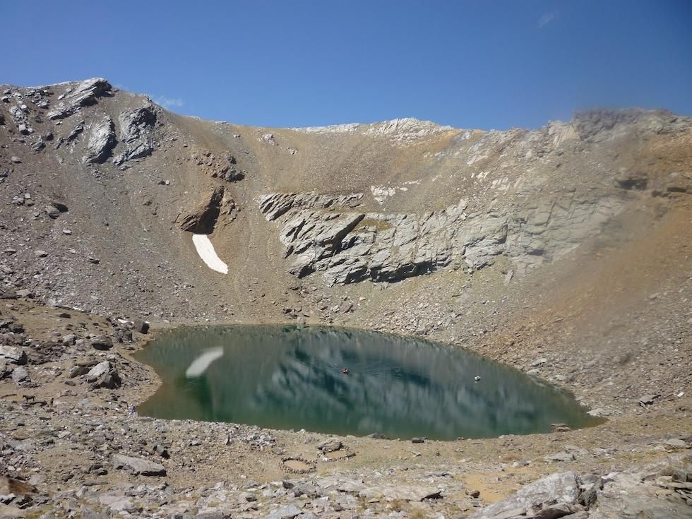La laguna de la Caldera es uno de los ecosistemas acuáticos de Sierra Nevada donde se han analizado los efectos de las intrusiones de polvo sahariano.