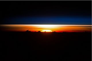 Amanecer sobre el mar de Filipinas