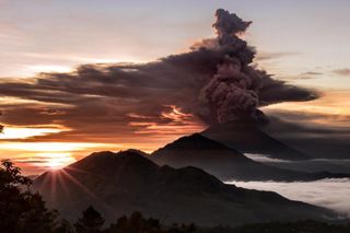 Rastreando el dióxido de azufre del Monte Agung, volcán de Bali