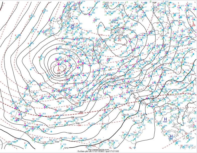 Mapas de superficie de la Borrasca Ana para el 10 a las 15 UTC y 11 de dic. a las 03 UTC de 2017. Meteocentre.