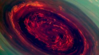 El “huracán” de Saturno es más terrorífico en technicolor
