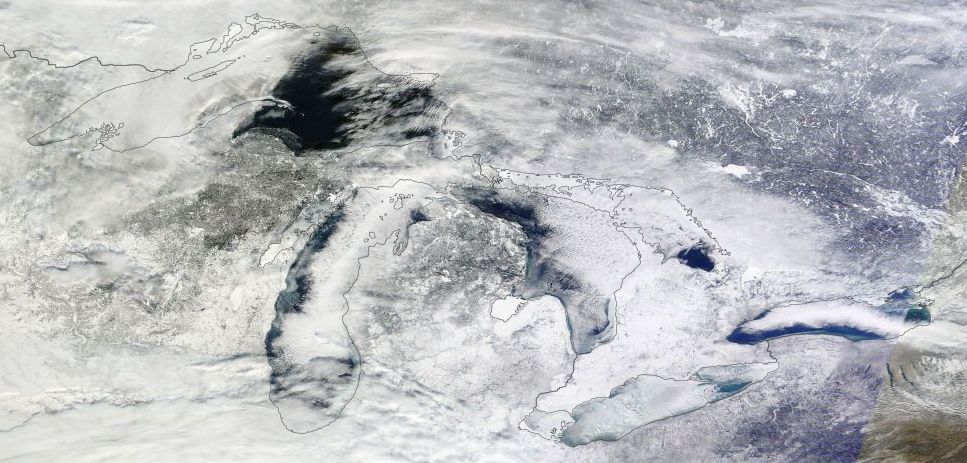 Imagen combinada del sensor MODIS para el 9 de enero de 2014 sobre la zona de los Grandes Lagos. Fuente: NASA.