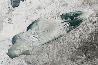 El lago Erie helado