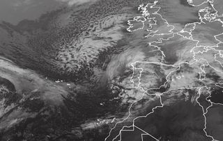 Imagen única: doble descarga de aire frío en altura
