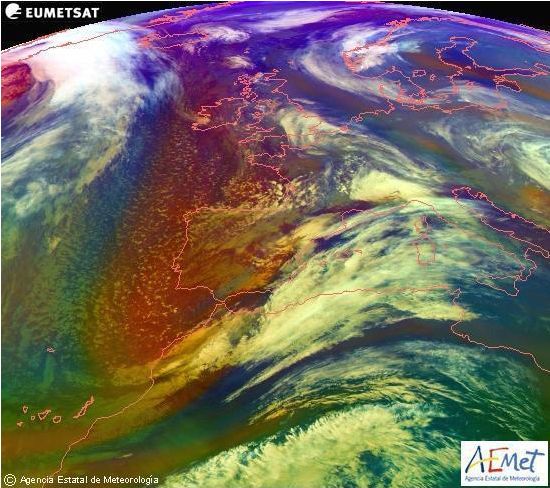 Foto 2: Imágenes de satélite a las 16 hl de masas de aire. Fuente: AEMET-EUMETSAT Foto 2: Imágenes de satélite a las 16 hl de masas de aire. Fuente: AEMET-EUMETSAT