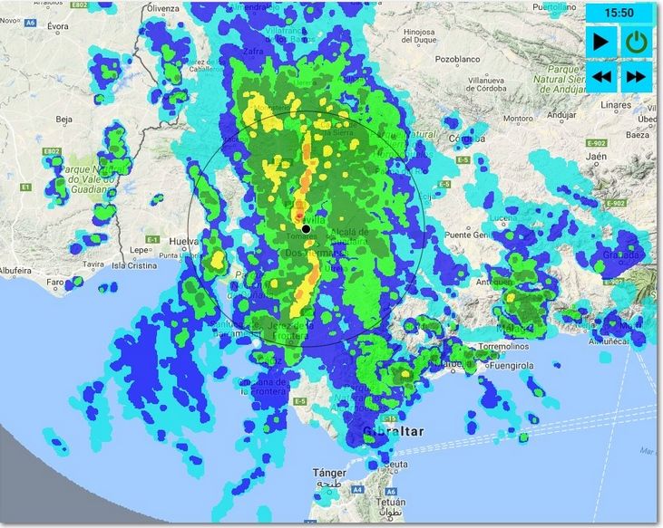 Imágenes radar correspondiente a antes y durante la llegada del frente a la capital hispalense. Nótese la línea de turbonada aludida llegando desde el oeste y afectando a la provincia de Sevilla. Arriba: Frente frío junto con la línea de turbonada penetrando por Andalucia Occidental. Centro: Idem que el caso anterior, pero a las 14 UTC según imagen radar composición nacional. Abajo: Detalles finos de línea de turbonada sobre Sevilla (ecos amarillos, narajas y rojos). El Tiempo en Sevilla- MeteoGib-IMPA-AEMET Imágenes radar correspondiente a antes y durante la llegada del frente a la capital hispalense. Nótese la línea de turbonada aludida llegando desde el oeste y afectando a la provincia de Sevilla. Arriba: Frente frío junto con la línea de turbonada penetrando por Andalucia Occidental. Centro: Idem que el caso anterior, pero a las 14 UTC según imagen radar composición nacional. Abajo: Detalles finos de línea de turbonada sobre Sevilla (ecos amarillos, narajas y rojos). El Tiempo en Sevilla- MeteoGib-IMPA-AEMET