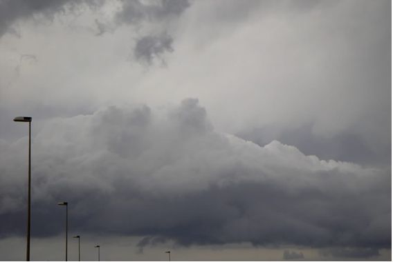 FOTO 6: EL RELIEVE DE CADA ISLA GENERÓ NUBES SIMILARES, TAMBIÉN DE BASES MUY BAJAS A LA MISMA HORA Y EN LA MISMA POSICION RELATIVA EN LOS NORESTES DE OTRAS ISLAS. (Julio Mateo – Gran Canaria)