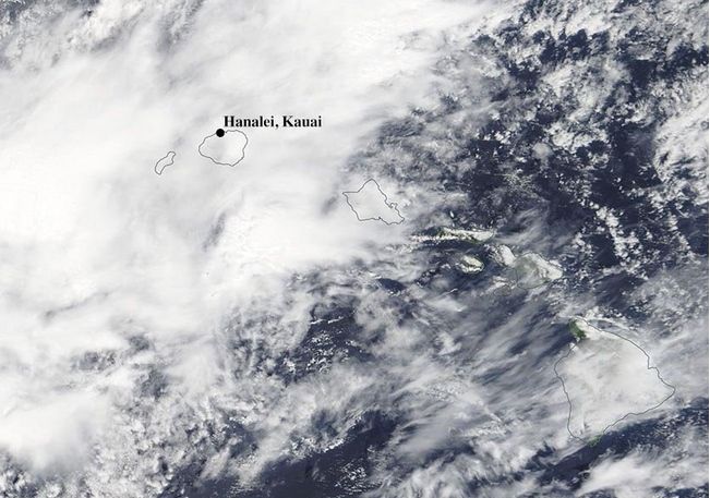 Imagen. MODIS de satélite Terra tomada el 14 de abril de 2018 que llevó las lluvias sobre Kauai, Hawai. Imagen de NASA. Wunderground.com