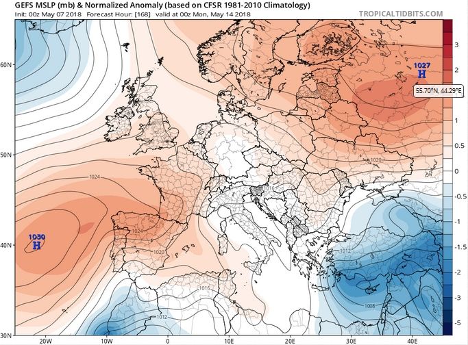 Mapas de presión en superficie Mapas presión en superficie en línea continua, y anomalías coloreadas, según el modelo probabilista del GEFS para el 14 de mayo de 2018 a las 00 UTC. Nótese la ubicación de la dorsal anticiclónica y anomalías positivas llegando por el oeste peninsular. Tropicaltidbits.com