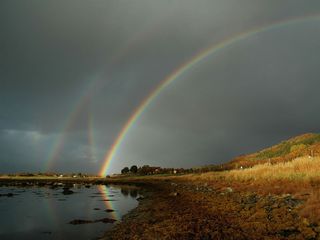 Seis arco iris a la vez. Arco iris por reflexión