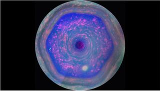 El famoso hexágono de Saturno podría elevarse sobre las nubes