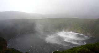 Temporal en la islas de Flores con vientos de 230km/h y "efecto helicóptero"