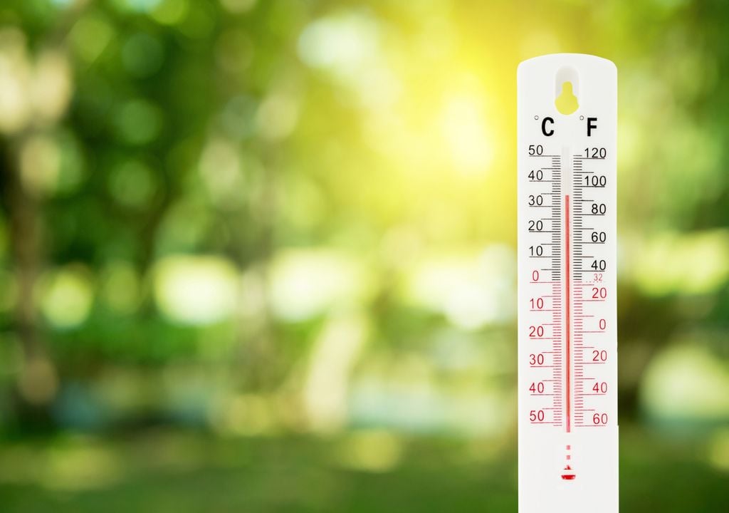 As temperaturas deverão subir de forma gradual nos próximos dias em Portugal continental, com valores mais elevados no interior. O reforço de um anticiclone e a circulação de leste favorecem a entrada de ar mais quente e seco, especialmente a partir de meados da semana.