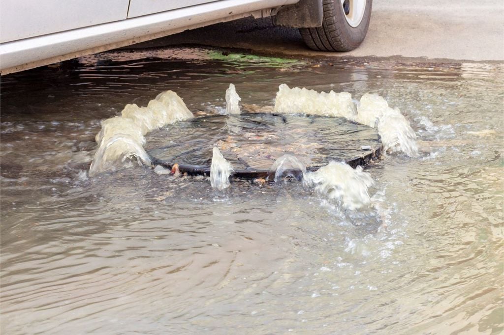 Las inundaciones mezclan las aguas negras con pozos, ríos y fuentes de agua para uso humano. Las inundaciones mezclan las aguas negras con pozos, ríos y fuentes de agua para uso humano.