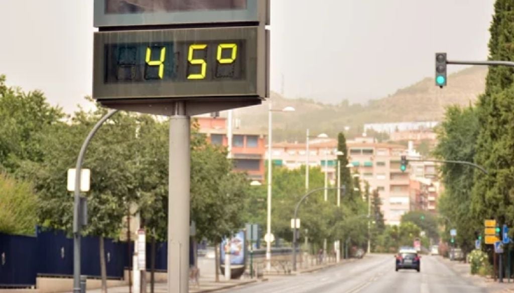 En varias entidades, la temperatura máxima supera con facilidad los 45 °C. En varias entidades, la temperatura máxima supera con facilidad los 45 °C.