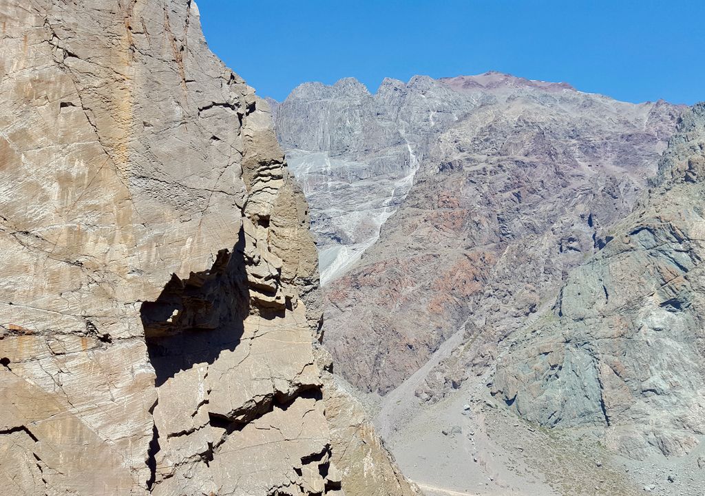 La Mina, Cajón del Maipo, Chile. La Mina, Cajón del Maipo, Chile.