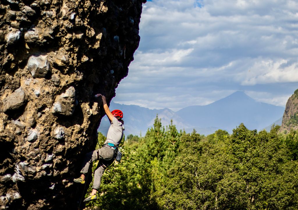 Escalada deportiva en Villa Peluca, Región del Biobío, Chile. Escalada deportiva en Villa Peluca, Región del Biobío, Chile.