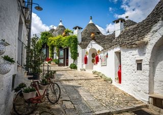 5 percorsi in bicicletta in Puglia tra uliveti, mare e gli iconici trulli