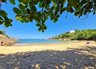 5 praias imperdíveis para conhecer no Espírito Santo no verão de 2025