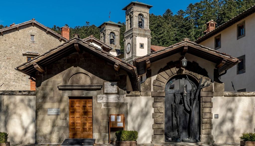 L'ingresso del complesso monastico di Camaldoli, in provincia di Arezzo