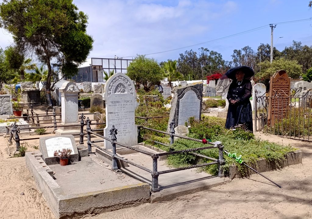 Tours patrimonial por el Cementerio Inglés de Coquimbo. Tours patrimonial por el Cementerio Inglés de Coquimbo.