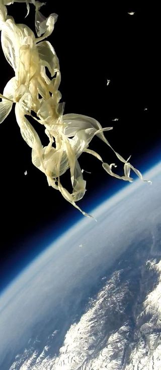 ¿Objetos alienígenas en el borde del espacio?