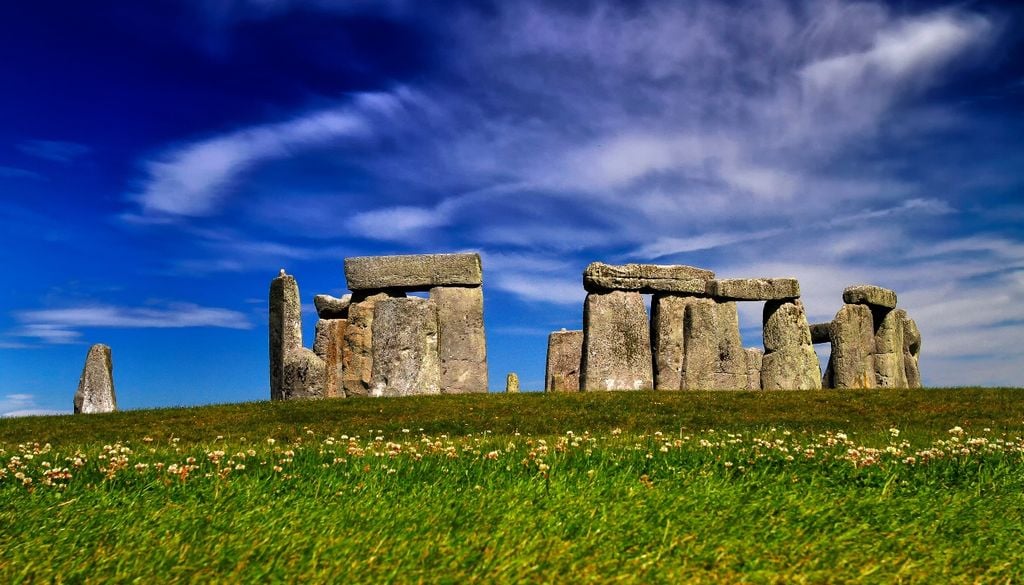 Piedra del altar Stonehenge las sociedades neolíticas podrían haber alcanzado niveles de organización mucho más sofisticados de lo que se creía.