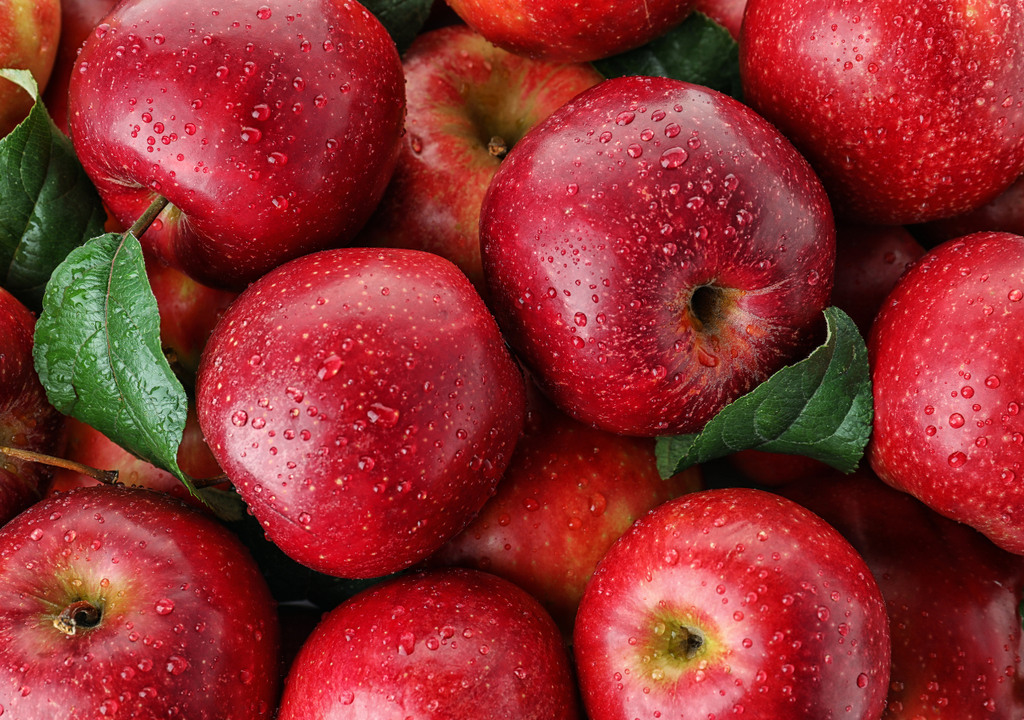 Los polifenoles de la manzana tienen efectos antialérgicos, inhibiendo la degranulación de mastocitos y basófilos. Los polifenoles de la manzana tienen efectos antialérgicos, inhibiendo la degranulación de mastocitos y basófilos.