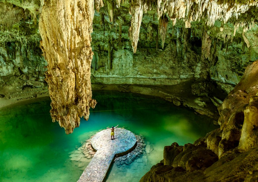 Cenote Suytun, Valladolid, México. Cenote Suytun, Valladolid, México.