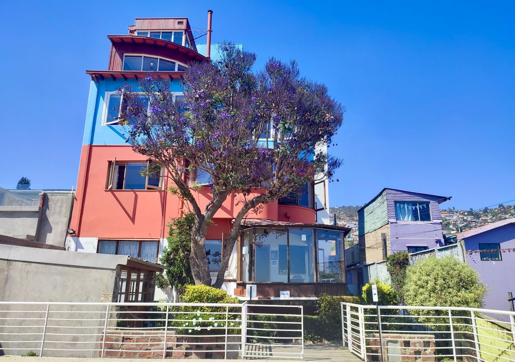 La Sebastiana, casa de Pablo Neruda en Valparaíso. La Sebastiana, casa de Pablo Neruda en Valparaíso.