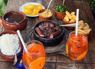 7 melhores restaurantes e bares para experimentar sabores típicos no Rio de Janeiro