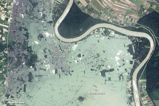 Una vista más cercana a las inundaciones en los Balcanes